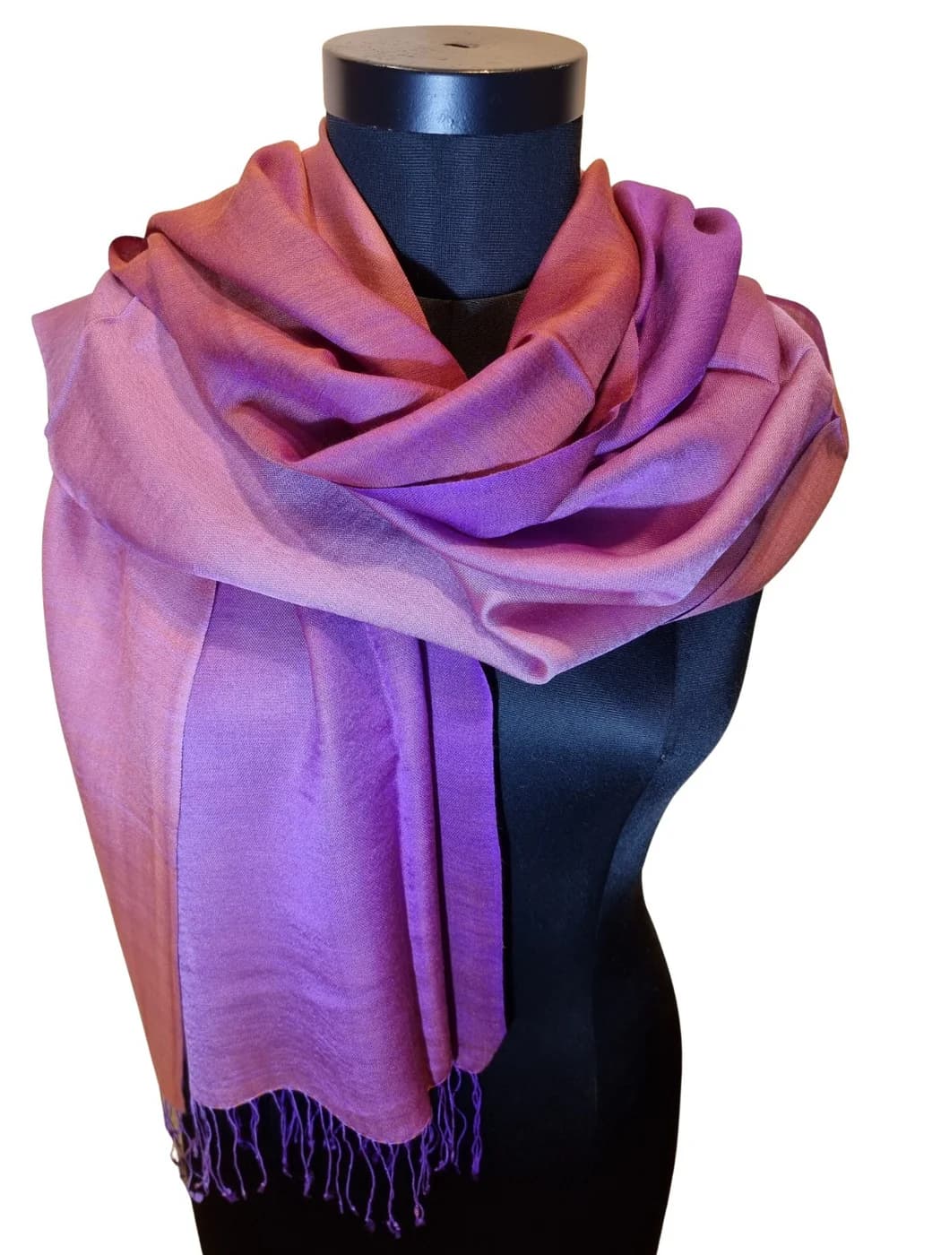 A LOVELY CASHMERE SILK SCARF IN BEIGE, LAVENDER AND PURPLE COLORS