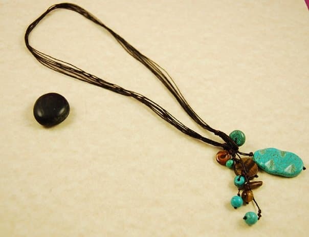 TURQUOISE PENDANT LEATHER NECKLACE