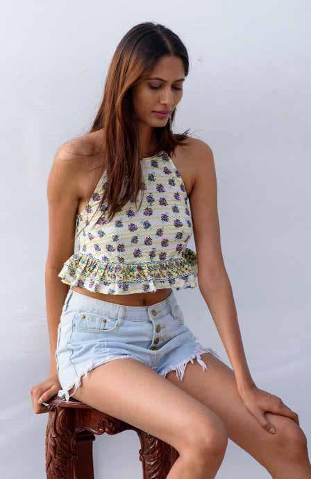 Sleeveless Tank Top With Ruffle Hem.